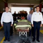 Rinden guardia de honor a bombero Alejandro Duarte Jáquez; Antonio Astiazarán asistió al último pase de lista, donde reconoció su labor a favor de la comunidad y expresó sus condolencias a su familia.