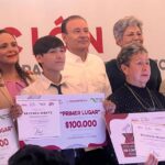 Entregan premio al Comité de Obra de Avenida Tecnológico, de Guaymas; dentro del Concurso Estatal de Contraloría Social 2023, evento encabezado por el Gobernador Alfonso Durazo.