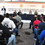 Participa Ayuntamiento de Hermosillo en Sorteo de Cartillas Militares Clase 2005 y Remisos; se reúnen jóvenes en la Plaza Alonso Vidal para participar en el programa de sorteo de cartillas militares clase 2005 y remisos.