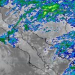 Cielo medio nublado a nublado, con probabilidad de lluvias aisladas en Sonora; por la mañana, ambiente frío a muy frío con posibles heladas en sierras de la región.