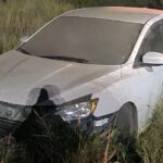 Aparatoso accidente carretero a la altura de ‘El Valiente’; un automóvil Nissan ‘Sentra’, tipo sedán, se salió del camino; viajaban 5 personas, dos de ellas niños.