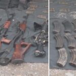 Les quitan 5 armas largas al crimen organizado; aseguran además cartuchos, cargadores y un vehículo.