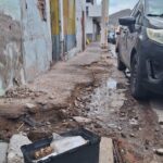 Drenaje colapsado en pleno centro de Guaymas; se localiza sobre la calle 18 avenidas 15 y 16; tiene ya varios días.
