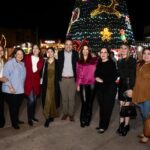 Activan Toño Astiazarán y Patty Ruibal Villa Navideña y árbol navideño en la Plaza Alonso Vidal; a unos pasos del árbol gigante de la Plaza Zaragoza, encienden el segundo en la Alonso Vidal con 10 metros de altura, ocho cabañas de la Villa Navideña, exposiciones y talleres para visitantes.