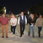 Junto a vecinos Toño Astiazarán supervisa avances de rehabilitación en avenida Navojoa; el Presidente Municipal fue testigo del progreso que presenta la obra de concreto hidráulico y tubería de la avenida Navojoa en las colonias Puerta Real, San Bosco, San Francisco y Benei.