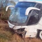 Se accidenta camión, con pacientes del IMSS a bordo; ocurrió el percance en la carretera, a la altura de Pitahaya; diez heridos.