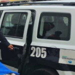 Caen 2 jóvenes armados; fueron detenidos cuando viajaban a bordo de una motocicleta.