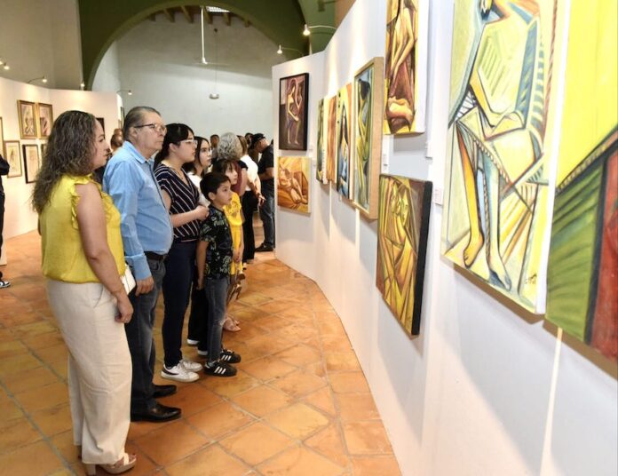 Rinden homenaje al artista plástico Gustavo Ozuna en la Ruta del Arte de las Fiestas del Pitic; con el tradicional corte de listón por parte de las autoridades del Ayuntamiento de Hermosillo inició la exposición de pinturas con diversas técnicas en el Colegio de Sonora.
