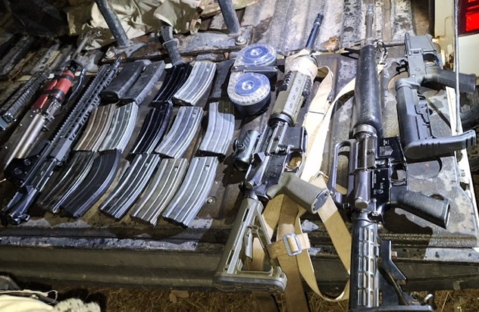 Caen 5 sujetos en posesión de armas largas, cargadores y cartuchos; resultado de operativos de personal de la Guardia Nacional.