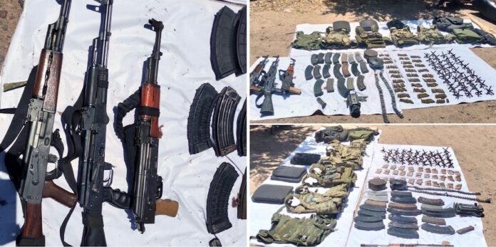 Aseguran vehículo con armas largas y poncha-llantas; además de cargadores, cartuchos, chalecos tácticos.