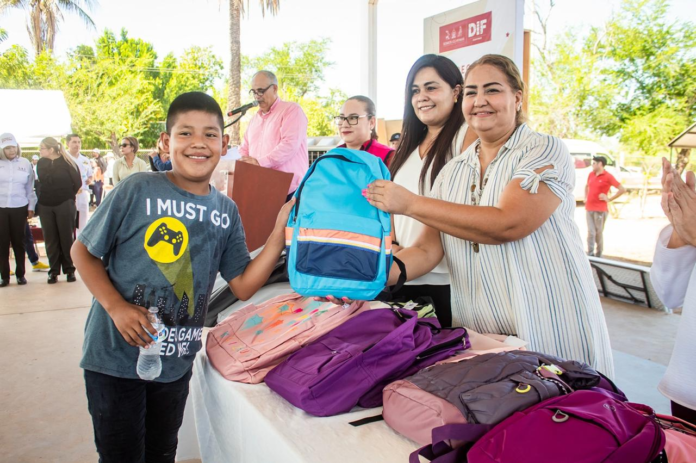 Entregan mochilas y útiles escolares a estudiantes de San José; con el compromiso de apoyar a los alumnos en este próximo regreso a clases.