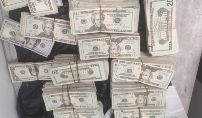#NACIONAL Cae en posesión de casi 153 mil dólares, sin declarar; detención llevada a cabo en el Aeropuerto de Guadalajara.