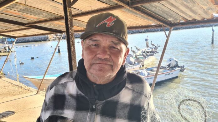 #EMPALME Se prepara Don Raúl para la captura de camarón; conocido pescador ribereño de Bellavista, con 26 años dedicado a esta actividad.