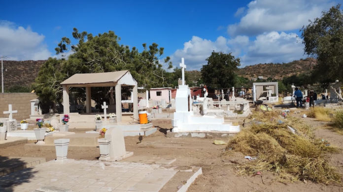 #EMPALME Avanzan trabajos de limpieza del Panteón Municipal, previo a Día de Muertos.