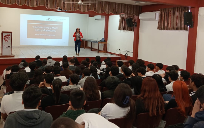 Llevan plática a estudiantes del CBTIS-40, para que identifiquen la violencia contra la mujer y las diferentes formas en la que se manifiesta.