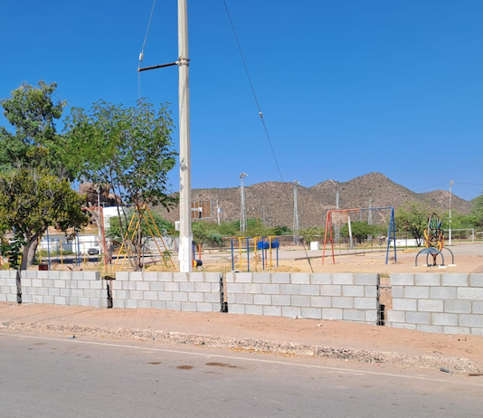 Avanzan trabajos de rehabilitación de cerco perimetral en la unidad deportiva ‘Ángel Castro’