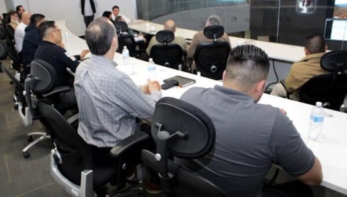 Acciones permanentes para brindar seguridad a sectores productivos; el secretario de Seguridad Pública expone la estrategia a empresarios del ramo ganadero.