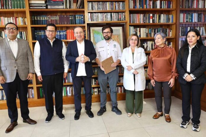 Garantiza Gobernador Durazo mejores condiciones para personal de salud y supervisa obra de Hospital Comunitario Vícam Switch; en coordinación con el Gobierno de México, el jefe del ejecutivo estatal, acompañado por el titular de los Servicios Públicos de Salud IMSS-Bienestar, Alejandro Svarch, se comprometió a dar certeza laboral a los trabajadores de la salud en la entidad.
