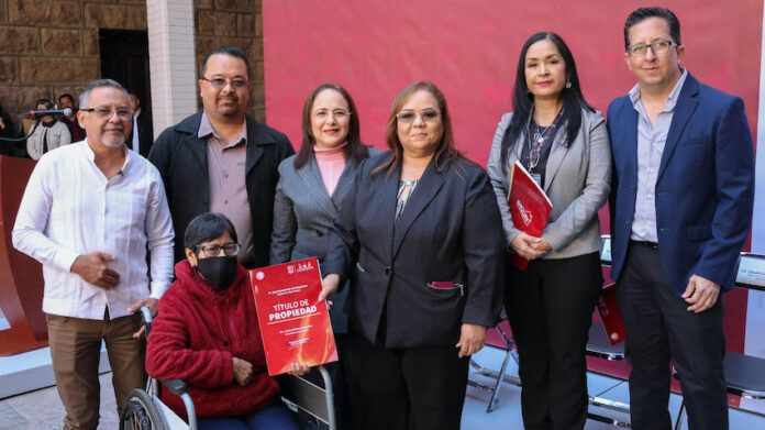 #GUAYMAS Entrega Ayuntamiento de Guaymas títulos de propiedad a 102 familias; con el propósito de que logren la certeza jurídica que requieren.
