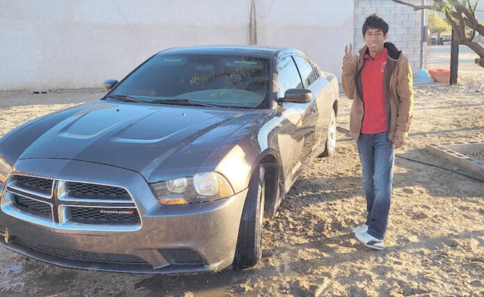 #SLRC Ivancito Mendoza, conocido youtuber de SLRC, presume su ‘carrito’; 'empezamos con todo este año’, escribe en su muro de Facebook.