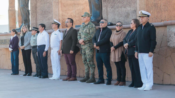 #GUAYMAS Conmemoran aniversario luctuoo del expresidente Abelardo L. Rodríguez; ante su estatua Ayuntamiento de Guaymas lleva a cabo ofrenda floral y guardia de honor.