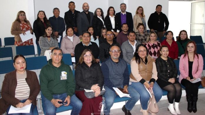 Colaboración estratégica entre sector educativo y gobierno municipal; se reúnen directores y representantes clave de diferentes escuelas con el IMCA.