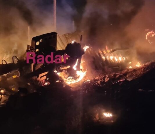 Identifican a trailero que falleció calcinado en la carretera