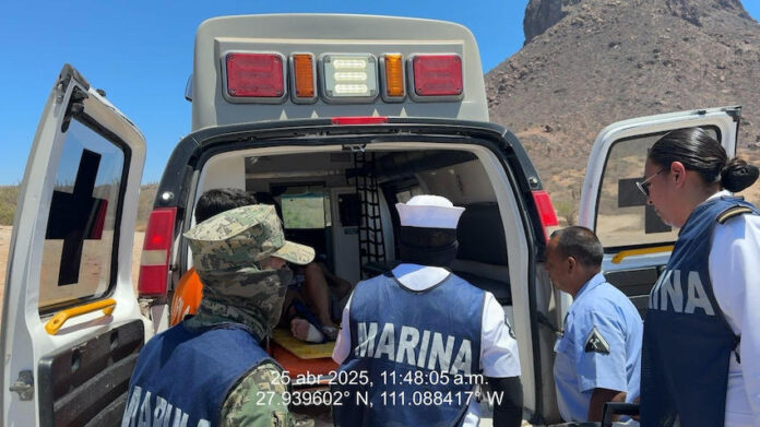 Mujer se fractura un tobillo en playa Piedras Pintas, de San Carlos; fue auxiliada por personal naval de la Secretaría de Marina-Armada de México.