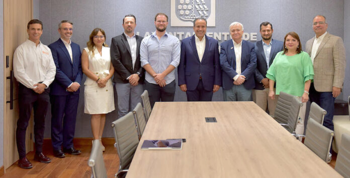 Establece Toño Astiazarán lazos comerciales, educativos y culturales con Francia para beneficio de hermosillenses; el presidente municipal y el Cónsul Honorario de Francia en Hermosillo sostuvieron una reunión que reforzará la relación entre ambos países.