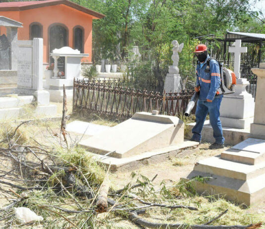 Trabaja Gobierno municipal en limpieza de panteones para recibir a visitantes el Día de las Madres