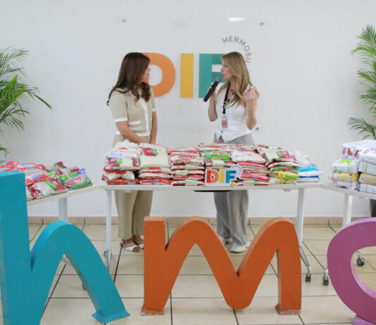 Recibe Patty Ruibal alimentos donados por personas beneficiadas con traslados gratuitos a Kino en Semana Santa