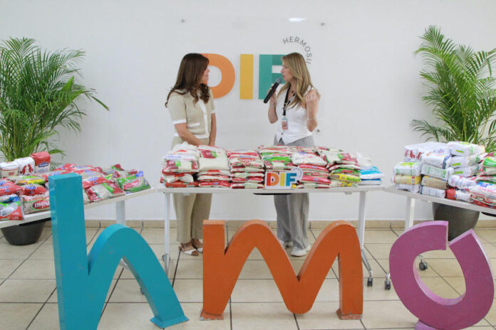 Recibe Patty Ruibal alimentos donados por personas beneficiadas con traslados gratuitos a Kino en Semana Santa; se entregarán a quienes los necesitan a través del programa “Hay Otras Maneras de Ayudar”.