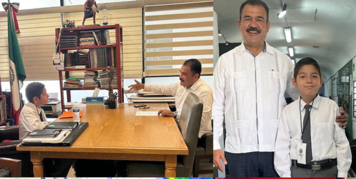 El niño Joel Mariano, nombrado Cronista de la Ciudad, en el Día del Niño; recibió atenciones del licenciado José Luis Islas Pacheco.