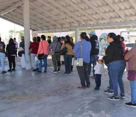 Entrega alcalde Castro Castro despensas a familias vulnerables