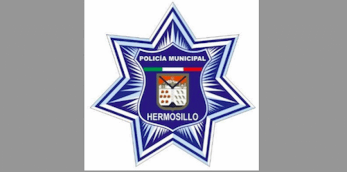 #HERMOSILLO Sujeto, sorprendido de&nudo a bordo de su carro; fue llevado preso por la Policía en Hermosillo, Sonora.
