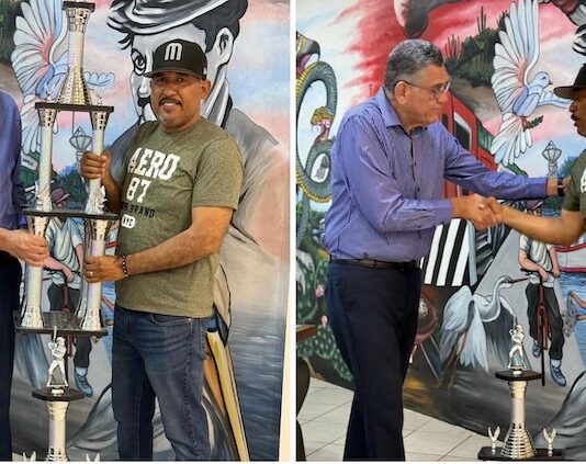 Alcalde Luis Fuentes impulsa el deporte con entrega de trofeos a Liga de Béisbol