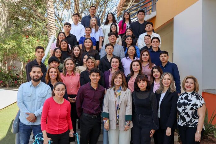 Participan estudiantes de la UES en proyecto entre México y Colombia “Conectando Fronteras”; colaboran en la formulación de modelos de negocios sostenibles con estudiantes de la Universidad de América.
