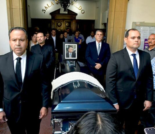 Rinden homenaje póstumo en Palacio Municipal al ex presidente Casimiro Navarro Valenzuela