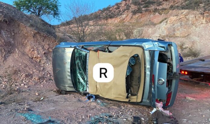 #GUAYMAS Ford ‘Mustang’ cae a un 'voladero'; accidente ocurrido a la altura de la EST-30, calle Vícam.