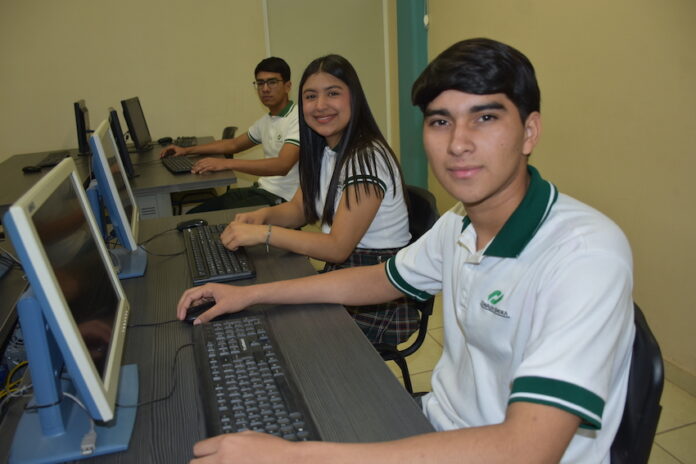 Amplía Gobierno de Sonora oferta educativa en nivel bachillerato; a partir del próximo semestre, el Conalep, plantel Hermosillo II, ofrecerá la carrera de Ciencia de Datos e Inteligencia Artificial.