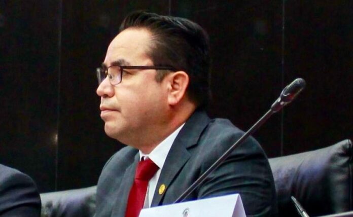 Con el PRIAN los salarios no subían; con Morena, crecen por ley: Heriberto Aguilar; respaldó la política salarial de la presidenta Claudia Sheinbaum, que el salario mínimo alcance para adquirir 2.5 canastas básicas.