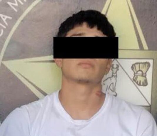 Detienen a sujeto por robo de vehículo y narcomenudeo