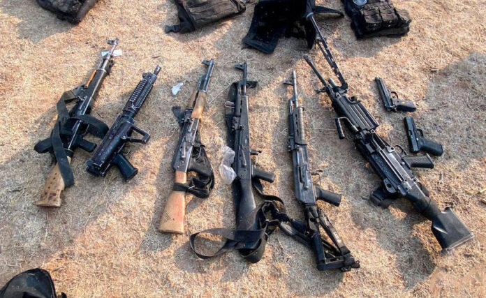 #NACIONAL Repelen agresión y abaten a un delincuente; hubo varios detenidos, con un arsenal en su poder.