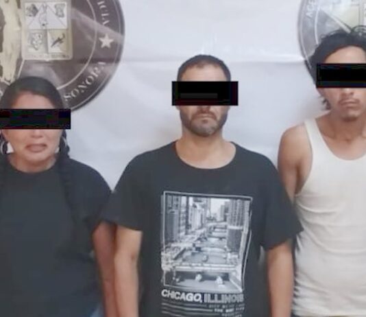 Aseguran a tres personas en cateo por narcomenudeo