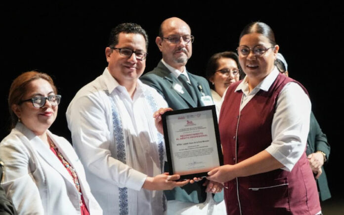 #HERMOSILLO Reconocen la labor del personal de enfermería en su día; por su entrega, compromiso y vocación de servicio.