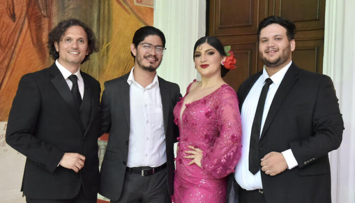 Ofrecen concierto de opera alumnos de la Unison en Fiesta del Pitic 2025; el tenor Anton Palacios, la soprano Laura Figueroa, el barítono Luis Gerardo Sosa y el pianista Héctor Acosta interpretaron “De España Vengo, Coplas y Romanzas”.