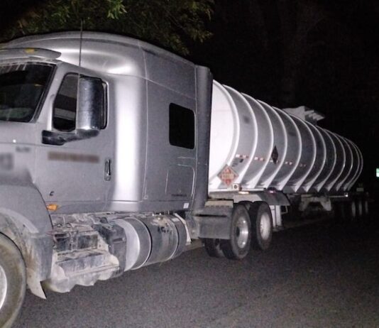 Aseguran pipa con 53 mil litros de gasolina robada