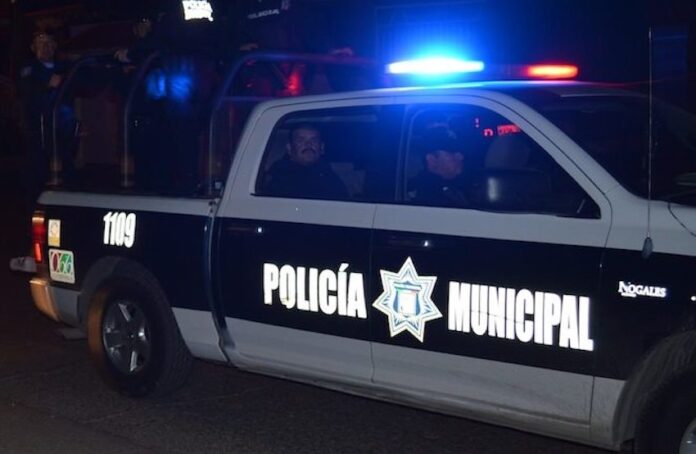 #HERMOSILLO Joven obliga a cajera de un Oxxo a realizar 2 depósitos sin dinero; fueron por la suma de 5 mil pesos; fue detenido por la Policía Municipal, en Hermosillo.