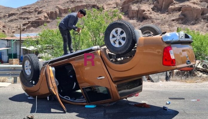 Matrimonio de Cajeme se accidenta en San Carlos; percance ocurrido esta mañana sobre el bulevar Tetakawi.