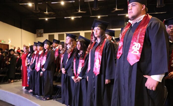 #SONORA Se gradúan más de seis mil alumnos de Cecyte Sonora; concluyeron sus estudios de educación media superior en los 51 planteles y 34 telebachilleratos distribuidos en todo el estado.